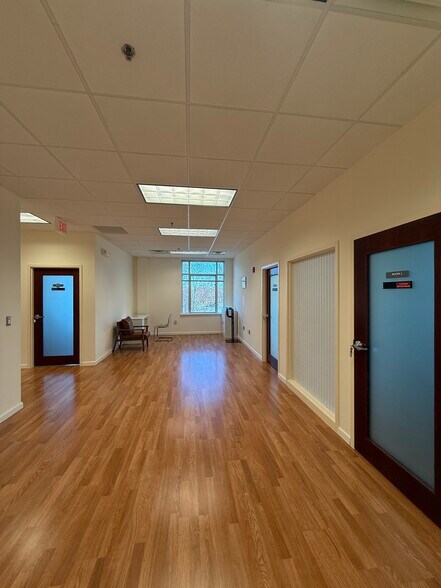More Photos Of 46090 Lake Center Plz, Sterling Medical For Lease