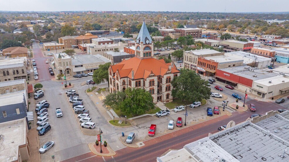 More Photos Of 104 E College St, Stephenville General Retail For Sale