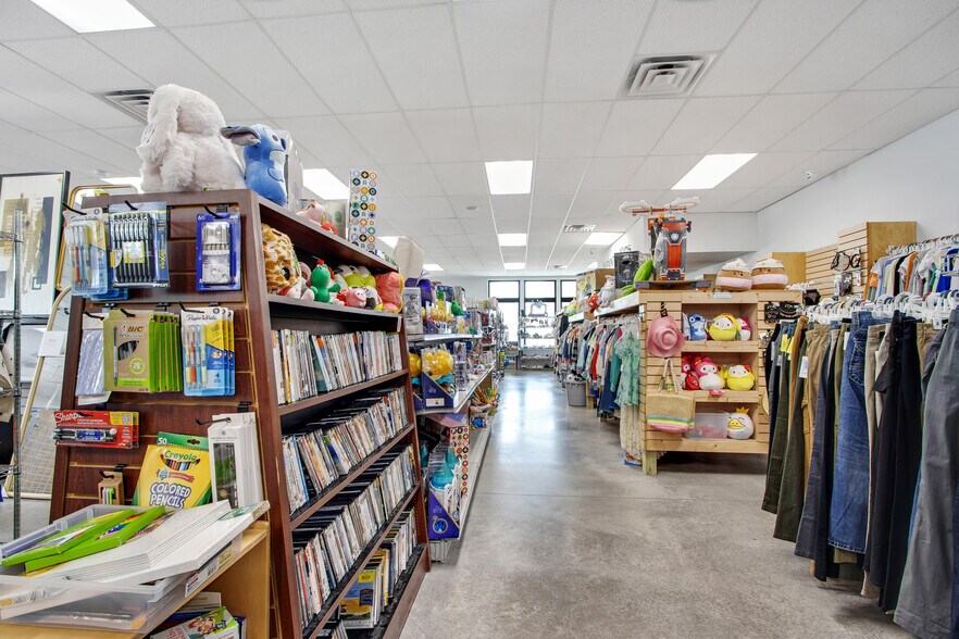 More Photos Of 13394 Broadway St, Alden Freestanding For Sale