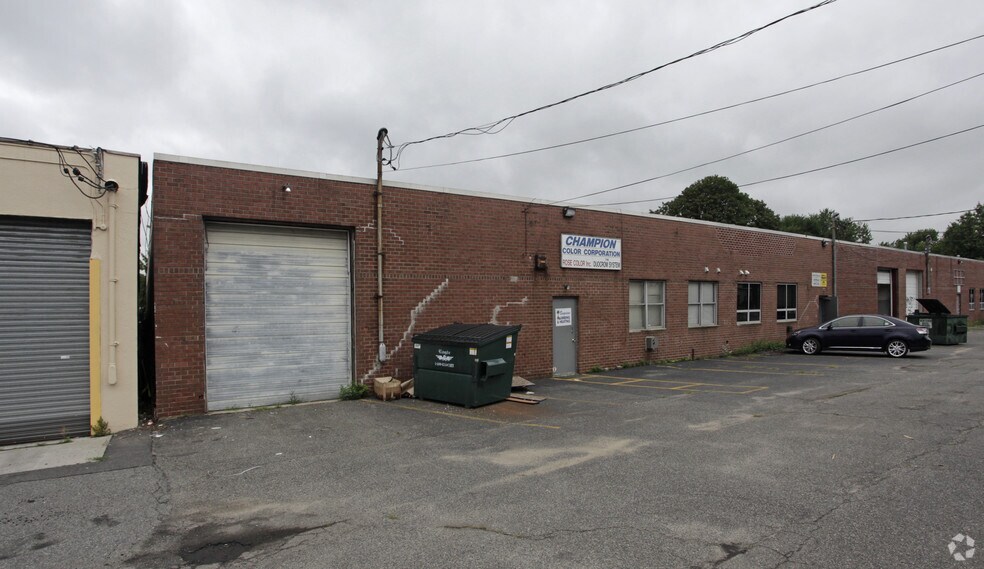 More Photos Of 5 Burns Ave, Hicksville Warehouse For Lease