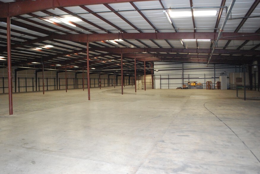 More Photos Of 2013 SE 18th St, Oklahoma City Manufacturing For Lease
