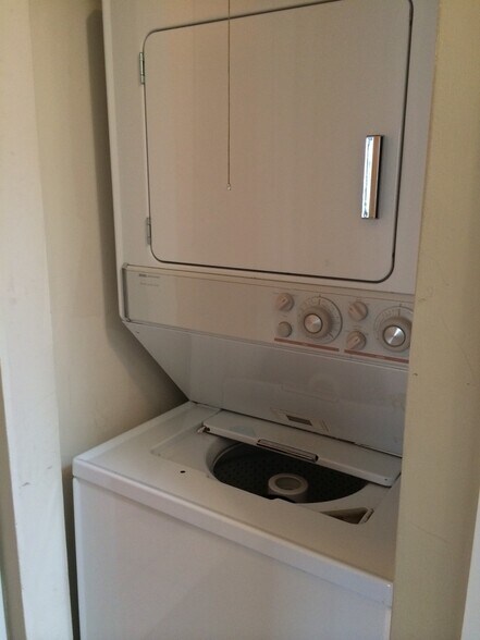 More Photos Of 2825 N Lincoln Ave, Chicago Storefront Retail Residential For Sale