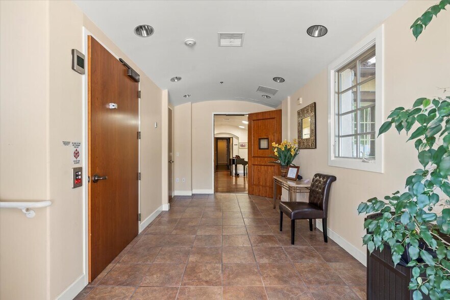 More Photos Of 10 Harris Ct, Monterey Medical For Sale