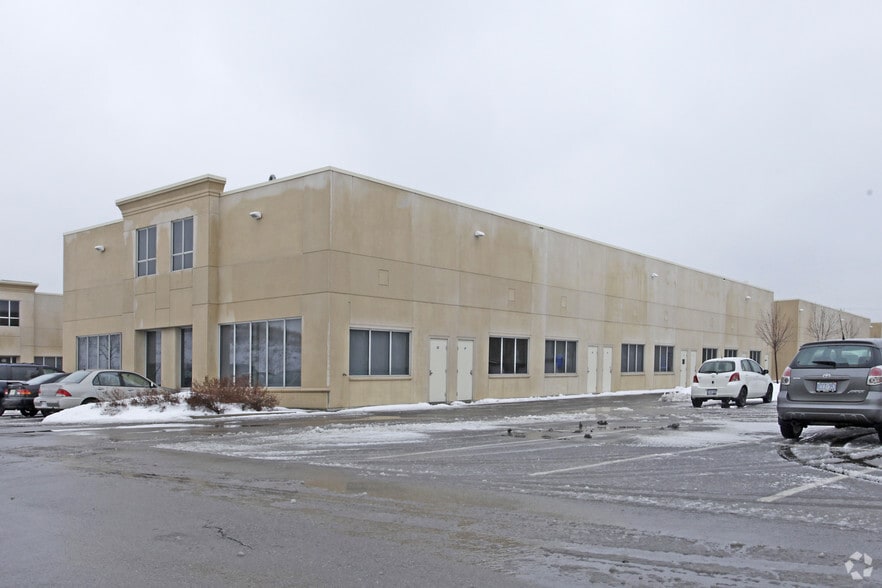More Photos Of 16945 Leslie St, Newmarket Light Distribution For Lease