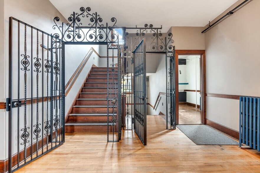 More Photos Of 192 Main St, Ellsworth Storefront For Sale