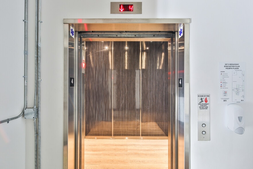 More Photos Of 537 S Broadway, Los Angeles Loft Creative Space For Sale