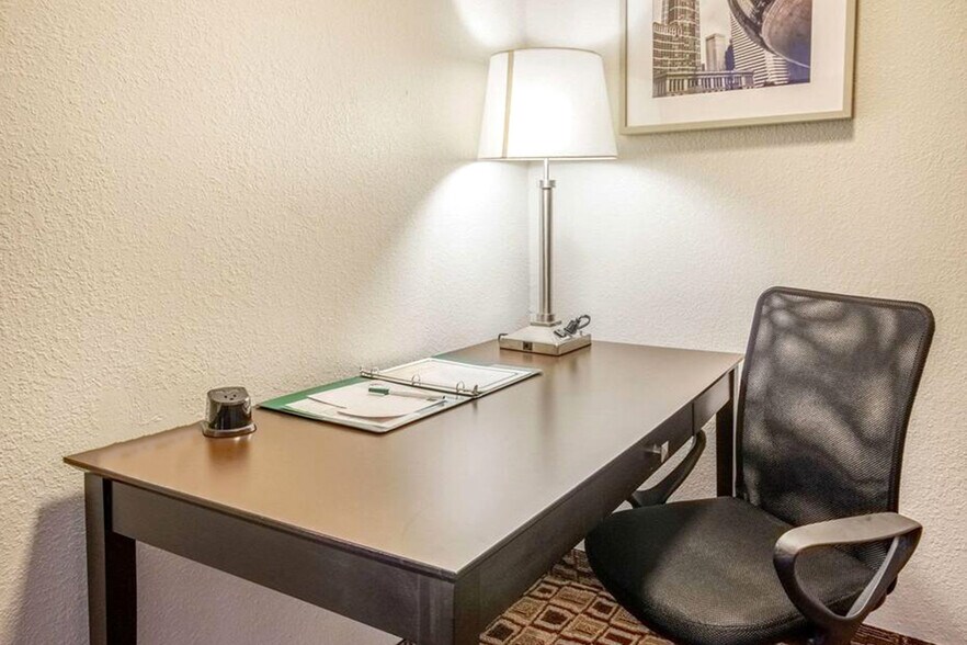 More Photos Of 658 S Westdale Dr, Wichita Hotel For Sale