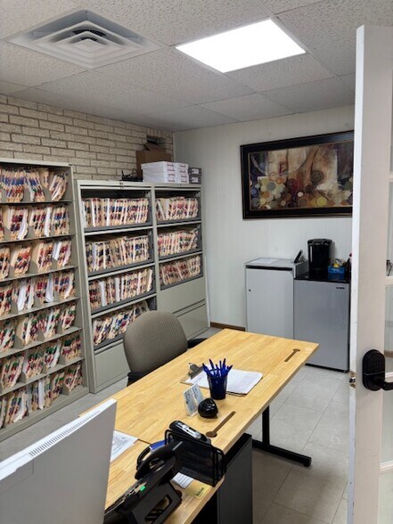 More Photos Of 707-709 N Palestine St, Athens Medical For Lease