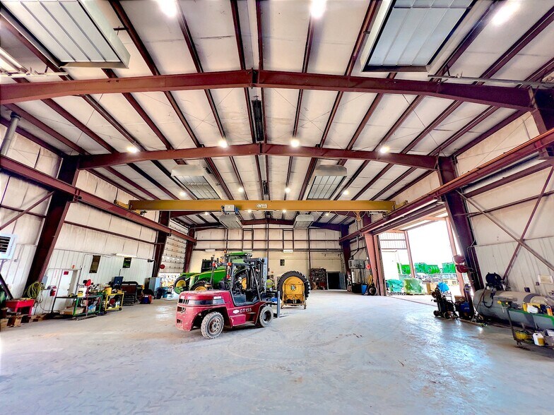 More Photos Of 401 S 10th St, Frederick Showroom For Sale