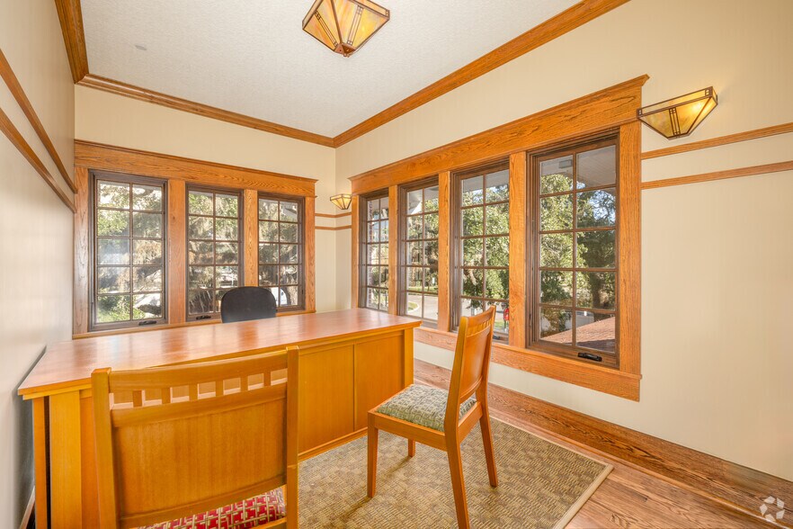 More Photos Of 1604 Margaret St, Jacksonville Bank For Lease