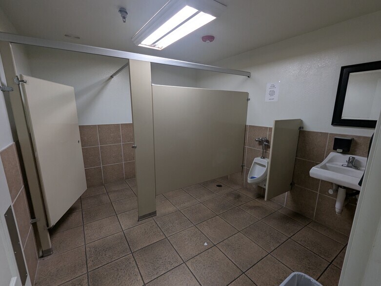 More Photos Of 3015 Calloway Dr, Bakersfield Storefront Retail Office For Sale