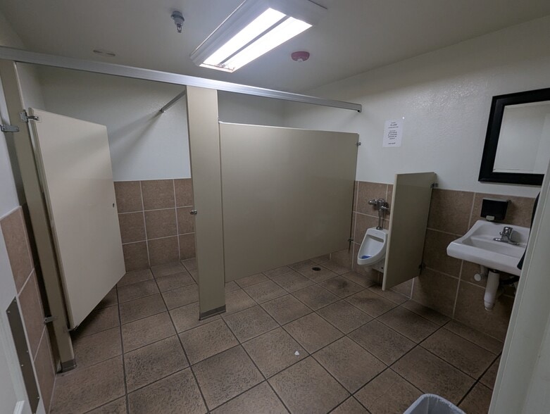 More Photos Of 3015 Calloway Dr, Bakersfield Storefront Retail Office For Lease