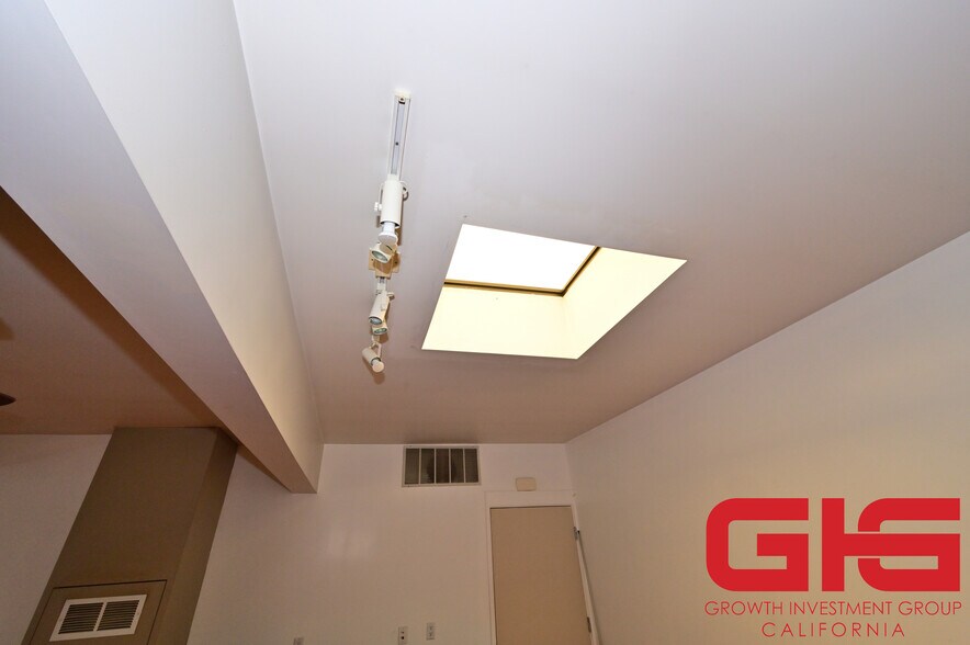 More Photos Of 88 N Hill Ave, Pasadena Storefront For Sale