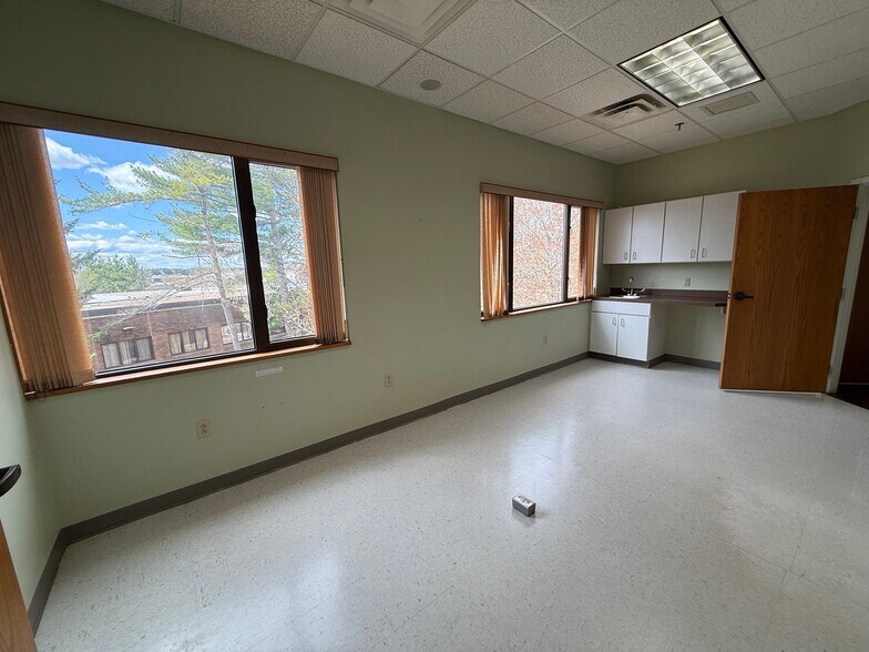 More Photos Of 100 Foden Rd, South Portland Medical For Lease