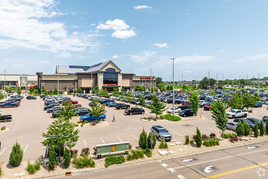 More Photos Of 8251 Flying Cloud Dr, Eden Prairie Unknown For Lease
