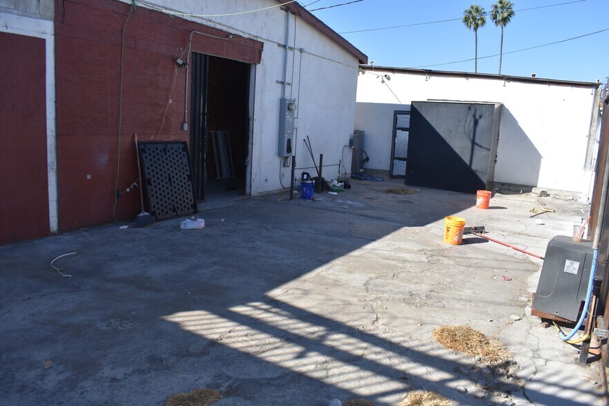 More Photos Of 5273-5275 E Washington Blvd, Commerce Warehouse For Lease