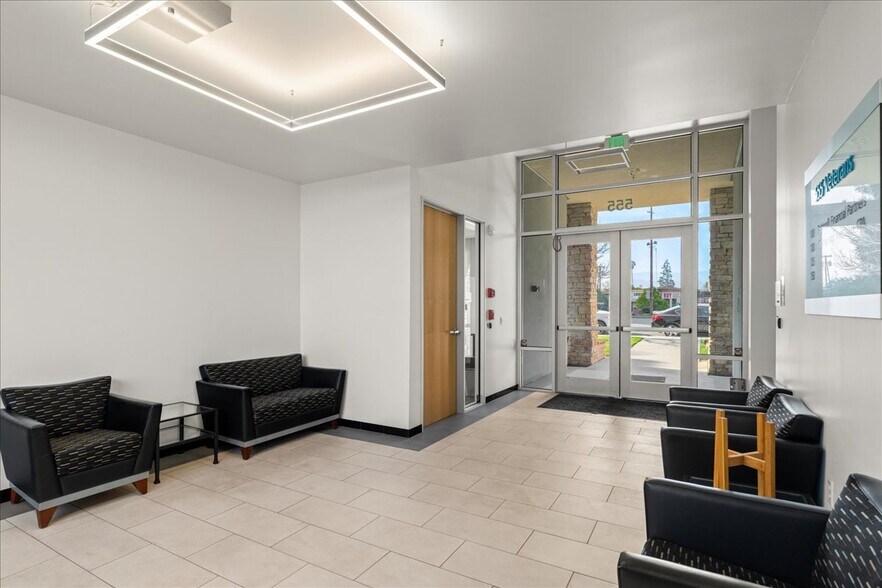 More Photos Of 555 Veterans Blvd, Redwood City Office For Lease