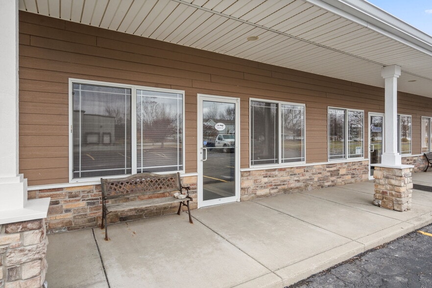 More Photos Of 2502 Beech St, Valparaiso Office For Sale