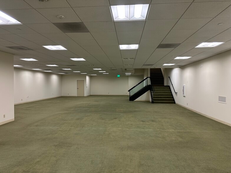More Photos Of 888 S Figueroa St, Los Angeles Office For Lease