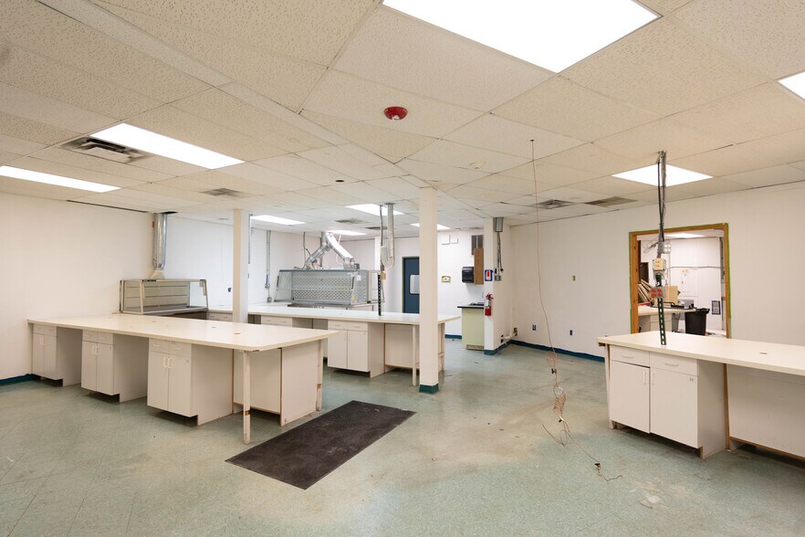 More Photos Of 11813 W 77th St, Lenexa Office For Sale