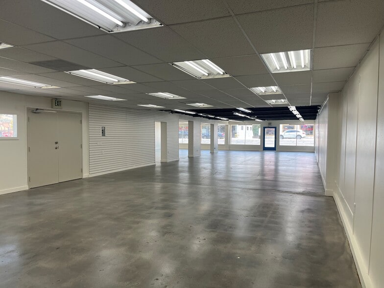 More Photos Of 2974 E Thousand Oaks Blvd, Thousand Oaks Storefront For Lease