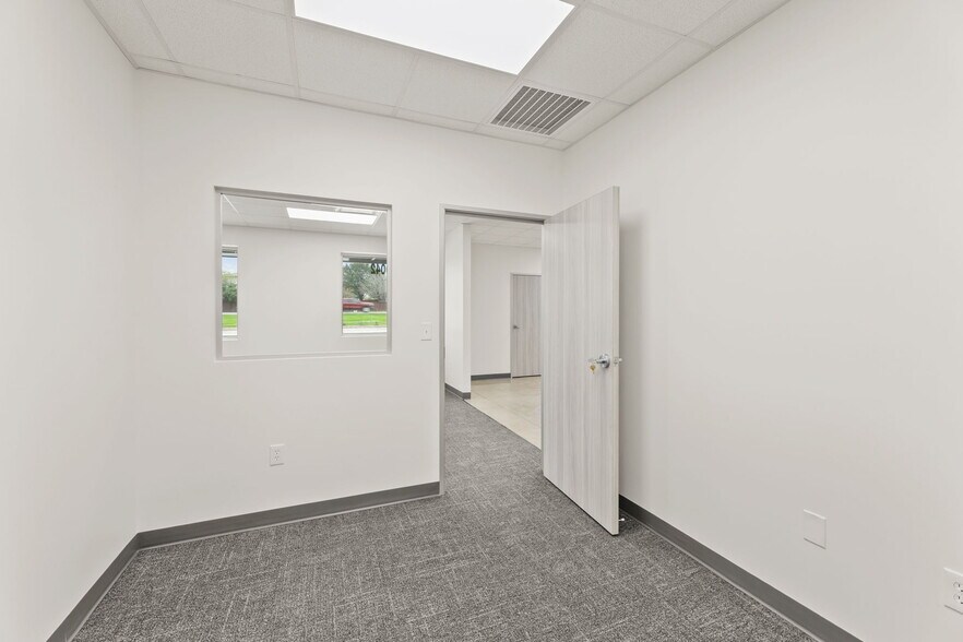 More Photos Of 10042 FM 1976, Universal City Unknown For Lease