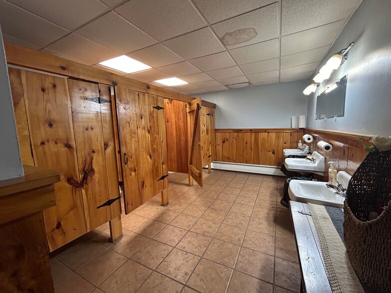 More Photos Of 337 Peacock St, Pottsville General Retail For Sale