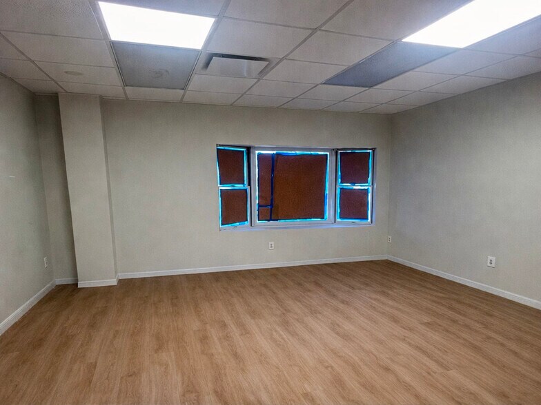 More Photos Of 2121 Meridian Ave, Huntsville Flex For Lease