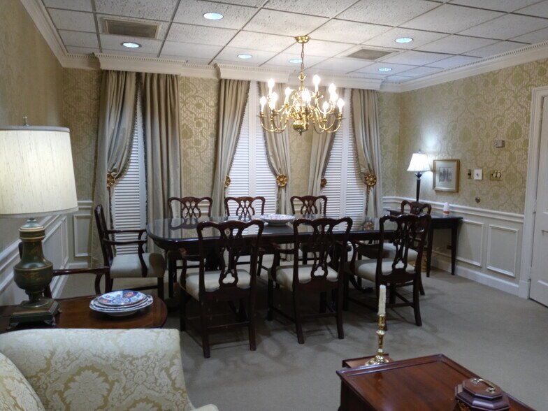 More Photos Of 141 New St, Macon-Bibb Office For Lease