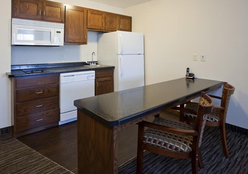 More Photos Of 211 W Main St, Parkers Prairie Hotel For Sale