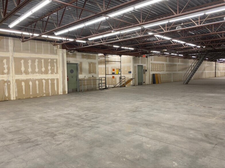 More Photos Of 55 Lake Blvd, Redding Department Store For Lease