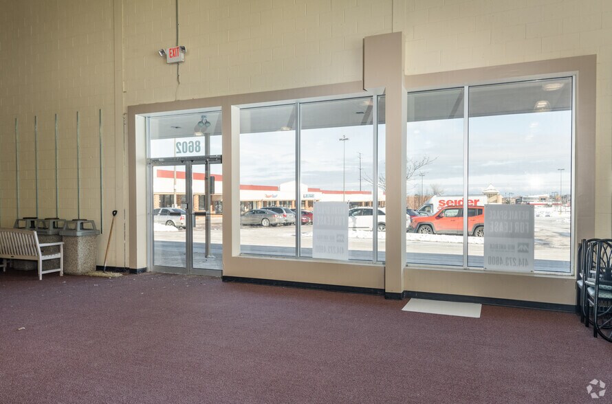 More Photos Of 8600-8604 W Brown Deer Rd, Milwaukee General Retail For Sale