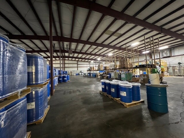More Photos Of 206 Industrial Ct, Carrollton Warehouse For Lease
