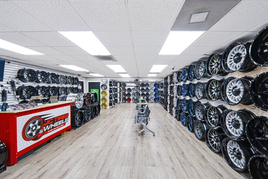 More Photos Of 2422 N Military Trl, West Palm Beach Warehouse For Sale