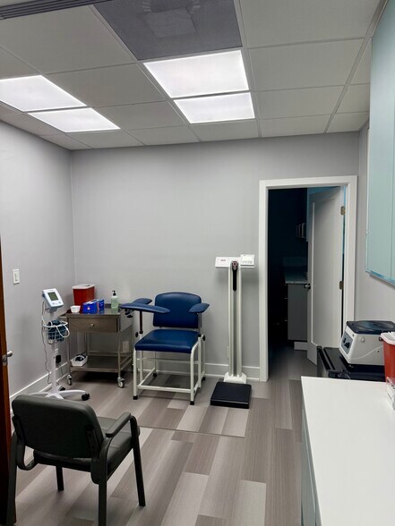 More Photos Of 1911 Harrison St, Hollywood Medical For Lease