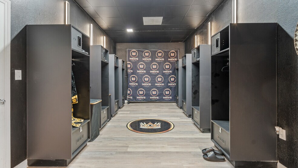 More Photos Of 1510 E Colonial Dr, Orlando Office For Lease