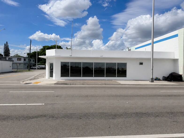 More Photos Of 3045 W Broward Blvd, Fort Lauderdale Freestanding For Lease