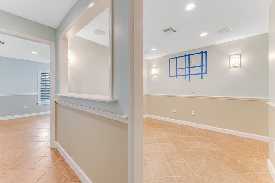 More Photos Of 555 W Granada Blvd, Ormond Beach Loft Creative Space For Sale