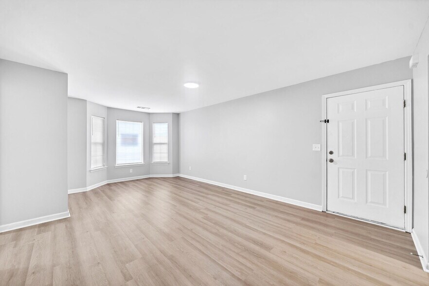 More Photos Of 300 Stonehaven Cir, Cartersville Apartments For Sale