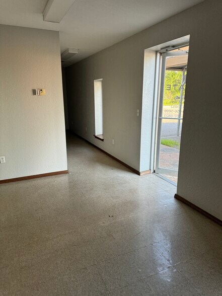 More Photos Of 201 NE 4TH St, Lindsay Manufacturing For Lease