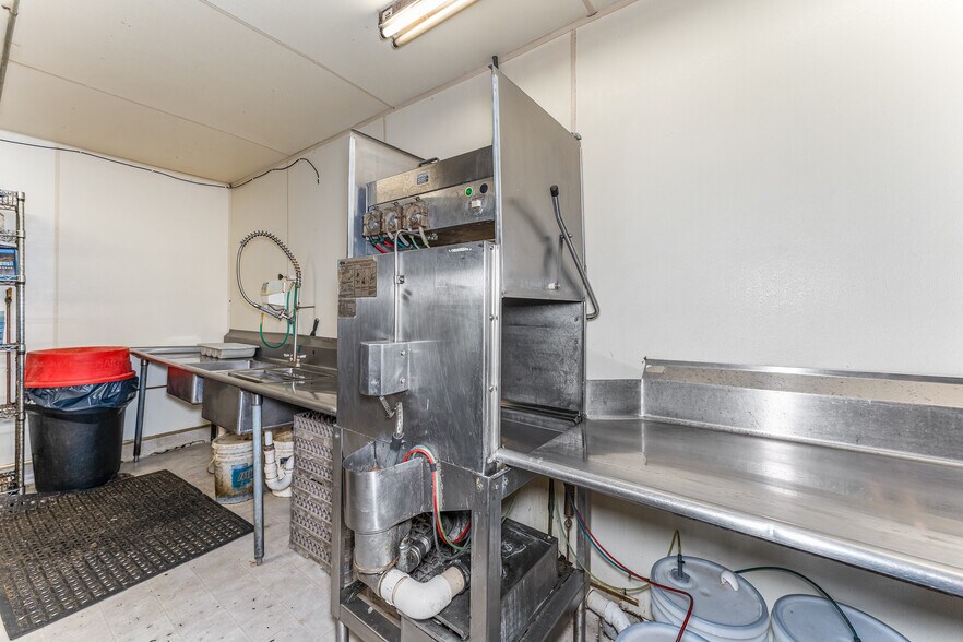 More Photos Of 904 N Railroad St, Eagle River Restaurant For Sale