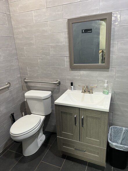 More Photos Of 2511 W Bay St, Savannah Service For Lease