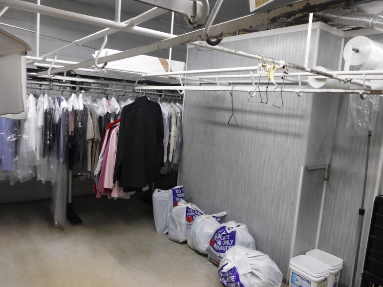 More Photos Of 17702 Oak Park Ave, Tinley Park Storefront Retail Office For Sale