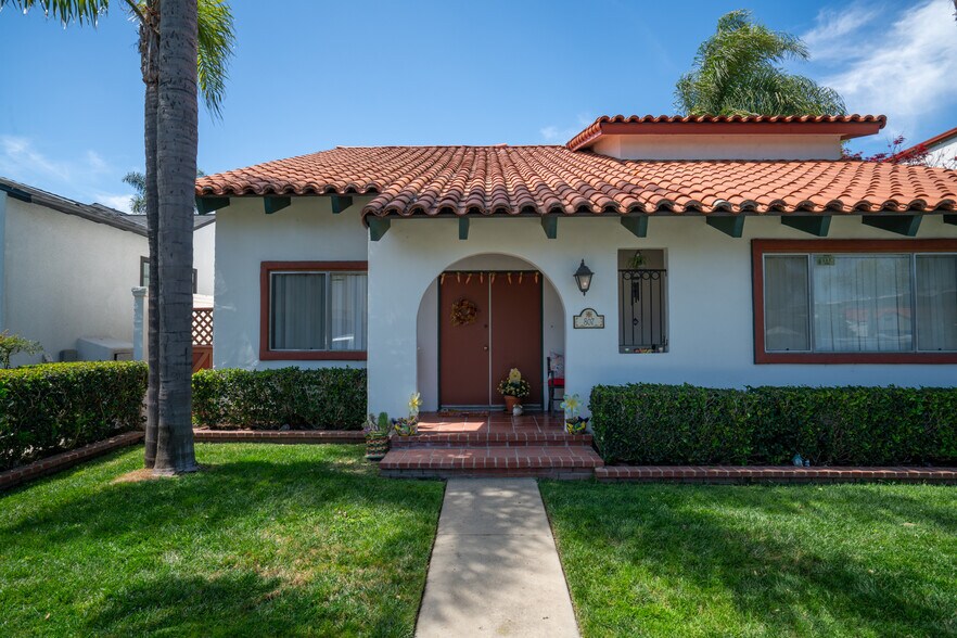 More Photos Of 807 Roswell Ave, Long Beach Apartments For Sale