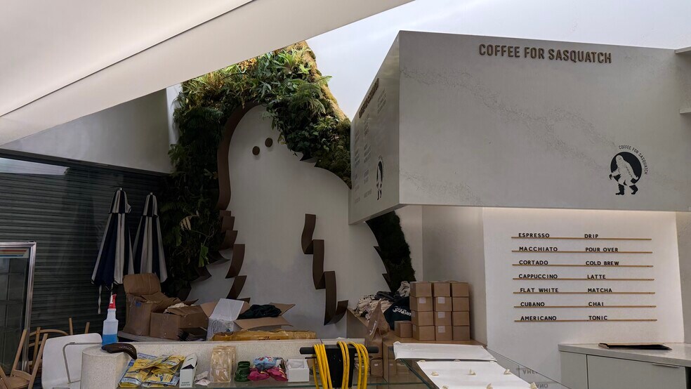 More Photos Of 7016-7024 Melrose Ave, Los Angeles Office For Sale