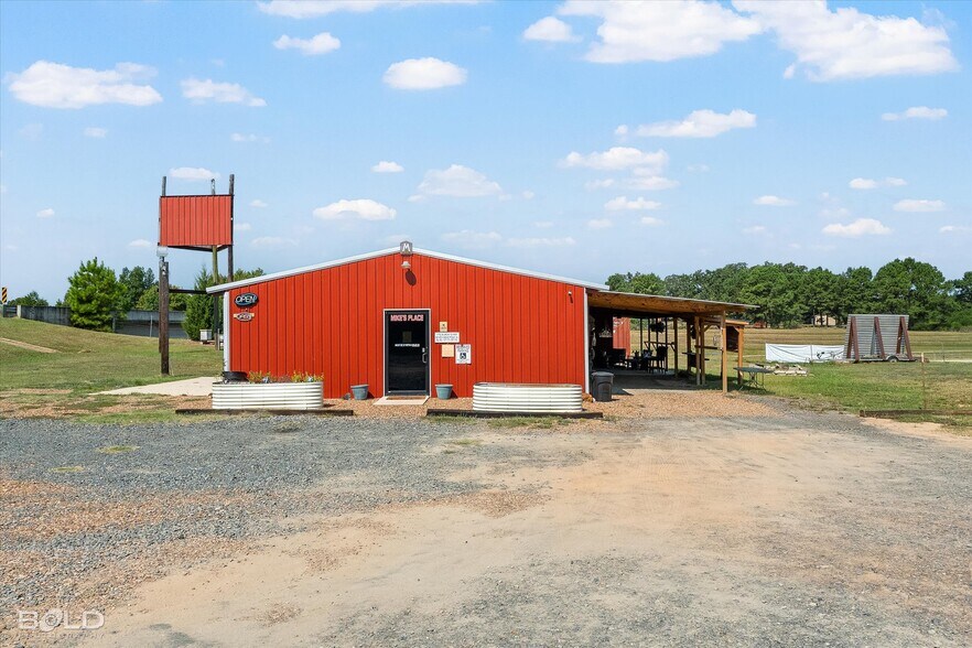 More Photos Of 7318 Ida State Line rd, Ida Bar For Sale