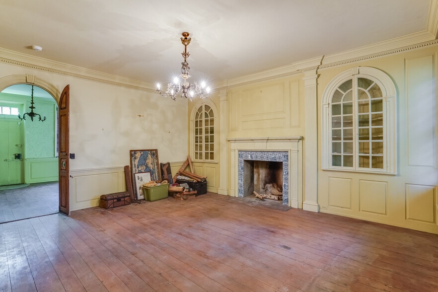 More Photos Of 419 S State St, Dover Office For Sale