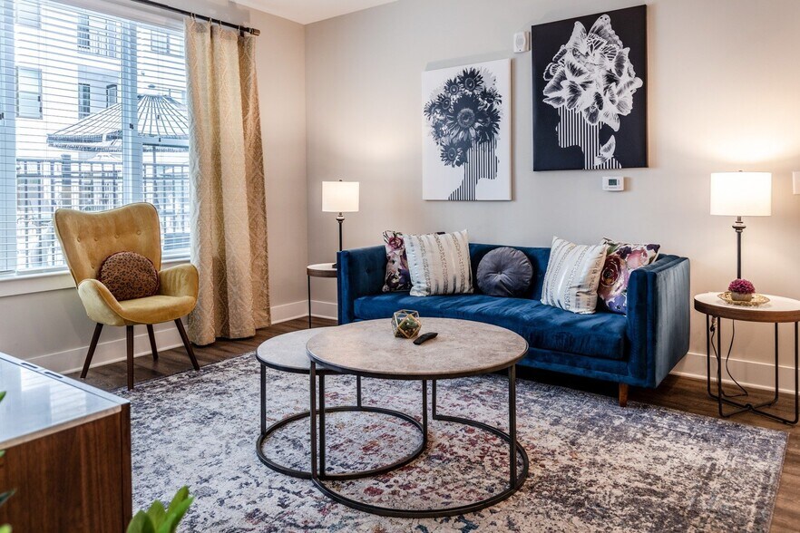 More Photos Of 101 W Morehead St, Charlotte Apartments For Lease