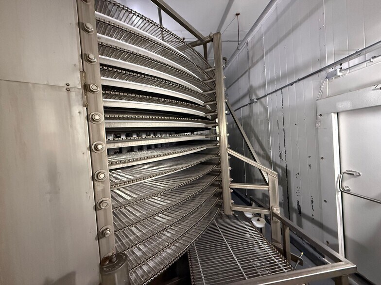 More Photos Of 960 Creek Rd, Bellmawr Food Processing For Lease