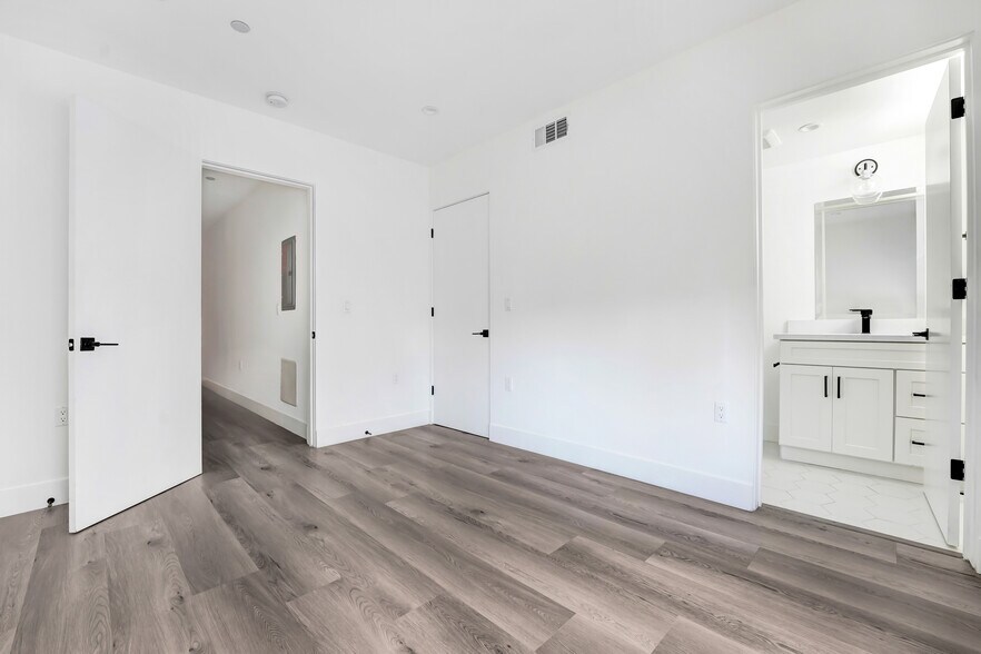 More Photos Of 21719 Hart St, Canoga Park Apartments For Sale